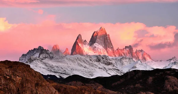 アルゼンチンのパタゴニアの野生の山々の秋 有名なフィッツロイ山 — ストック写真