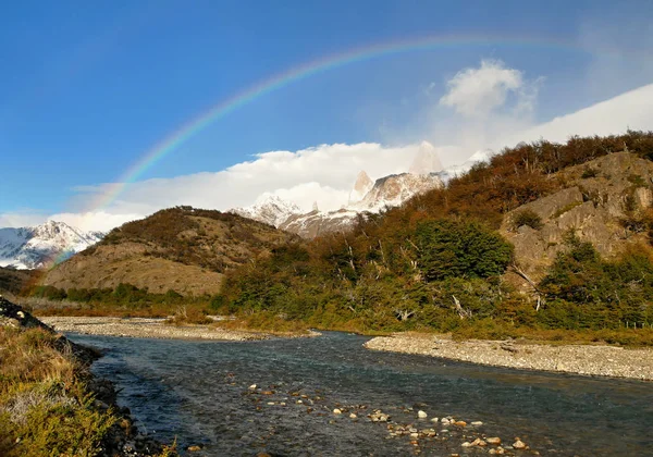 Άγριος Ποταμός Στην Παταγονία Της Αργεντινής Andy Βουνά — Φωτογραφία Αρχείου