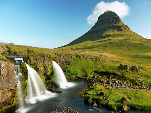 山の中の滝 アイスランド — ストック写真