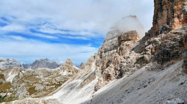 İtalya 'daki Dolomitler Dağları Güzel Manzara
