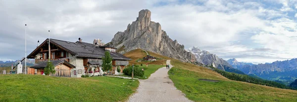 Bergsväg Italienska Dolomiterna — Stockfoto