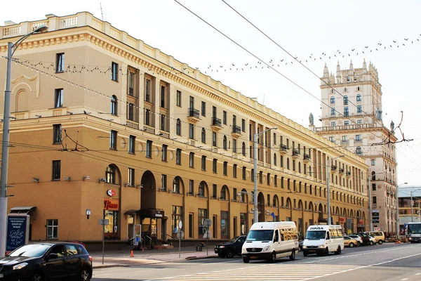 Rusya'nın başkenti. -Minsk şehir. Kirova Sokağı. 2 istasyonu kuleye bakış