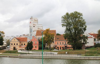 Rusya Minsk şehir başkentidir. Trinity banliyösü görünümünü.