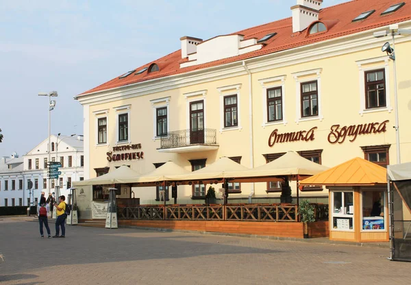 ベラルーシ共和国の首都はミンスクです 自由広場 — ストック写真
