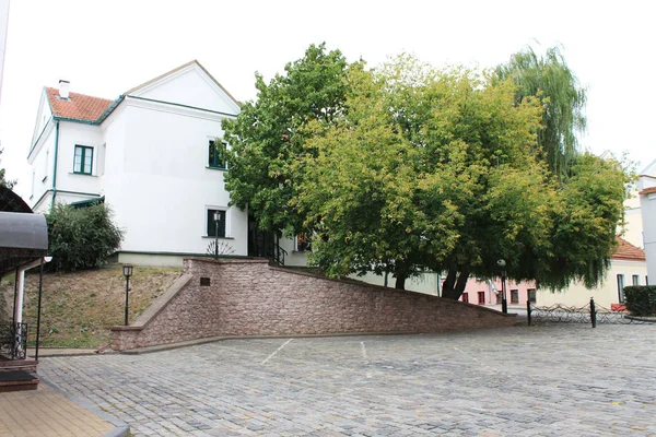 Stolica Republiki Białorusi Mińsku Trinity Przedmieście Przytulny Dom Piękne Drzewo — Zdjęcie stockowe