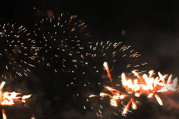 Παράσταση Φωτιές Φόντο Βράδυ Πυροτεχνήματα Όμορφο Φόντο Πυροτέχνημα Εορτασμός Των — Φωτογραφία Αρχείου
