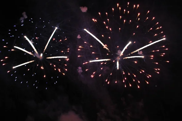 Fuegos Artificiales Saludos Fondo Del Cielo Increíble Destello Luces Brillantes — Foto de Stock