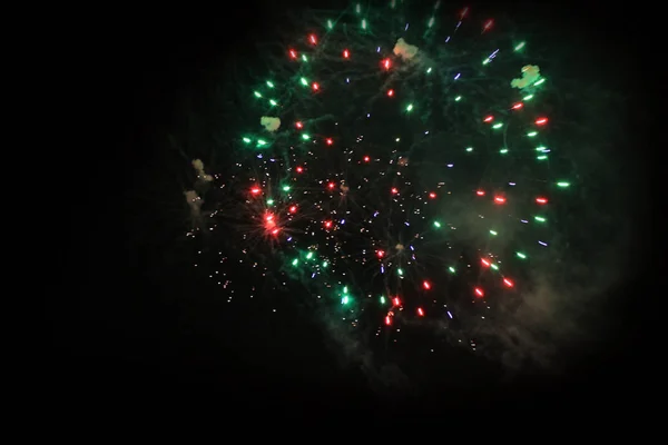 Πυροτεχνήματα Χαιρετισμό Φόντο Του Ουρανού Εκπληκτικό Μυστήριο Του Φωτεινό Κόκκινο — Φωτογραφία Αρχείου