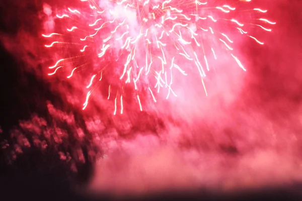 Πυροτεχνήματα Χαιρετισμό Ουρανό Φόντο Καταπληκτικά Υπερβολή Φωτεινά Κόκκινα Φωτάκια Που — Φωτογραφία Αρχείου