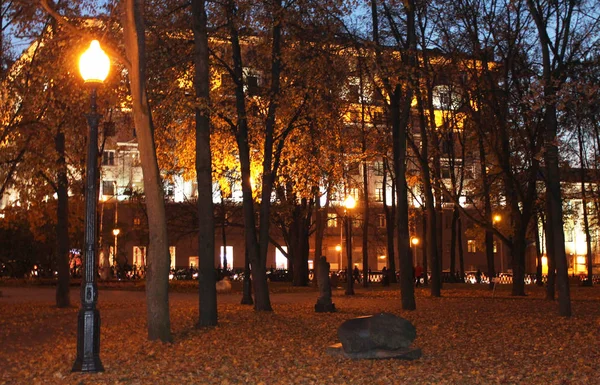 ベラルーシ共和国の首都はミンスクです Kupala 通り夜景 — ストック写真