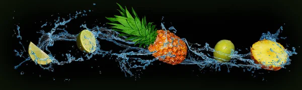 meyve - kireç ve su bir izole yeşil ve siyah arka plan üzerinde ananas