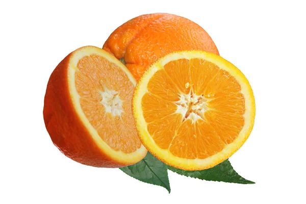 美味的维生素橙和两个切片在一个孤立的白色背景 — 图库照片