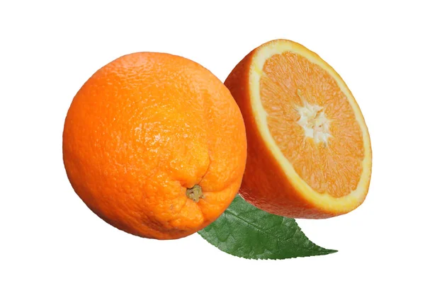 Entero Medio Vitamina Naranja Fresca Aislada Sobre Fondo Blanco — Foto de Stock