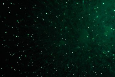 parlak koyu yeşil havai fişek ışıkları nflorescence. Cadılar Bayramı, Noel, Bağımsızlık Günü, Yeni Yıl.