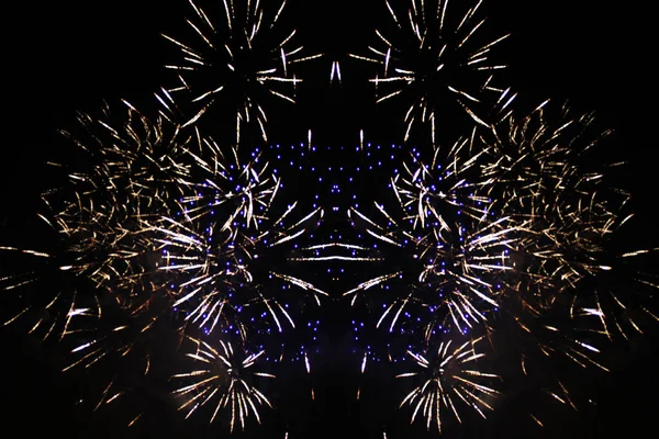 Een Prachtig Uitzicht Helder Wit Blauw Vuurwerk Tijdens Halloween Kerstmis — Stockfoto