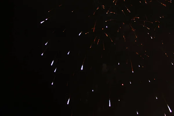 在万圣节 圣诞节 独立日 新年期间 明亮的白色烟火灯星散 — 图库照片