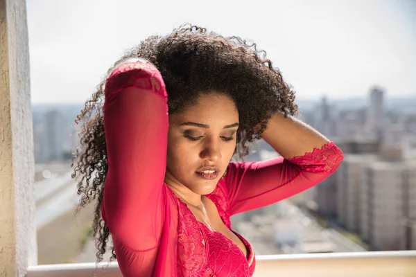 Retrato Una Joven Negra Sonriente — Foto de Stock