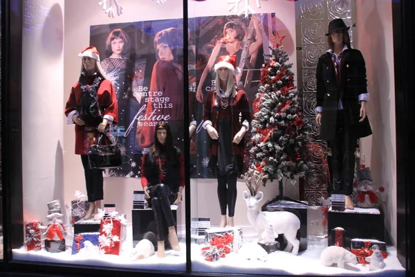 Karácsonyi Hölgy Mannequins Üzletek Öltözött Fel Ünnepi Szezonban Stock Kép
