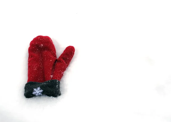 Ein Roter Handschuh Schnee — Stockfoto