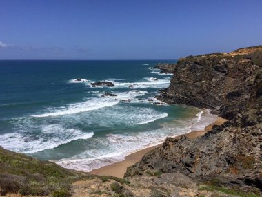 deniz manzaraları, deniz manzarası, kayalar ve Atlantik Okyanusu dalgaları, denizin üst görünümü, sıcak güneşli gün