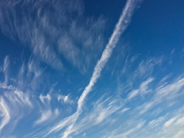Trilha Avião Céu Azul Nuvens Bonitas Céus Azuis Céu Incrível — Fotografia de Stock