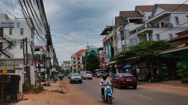 Camboja Siem Reap 2018 Tráfego Nas Ruas Uma Cidade Asiática — Fotografia de Stock