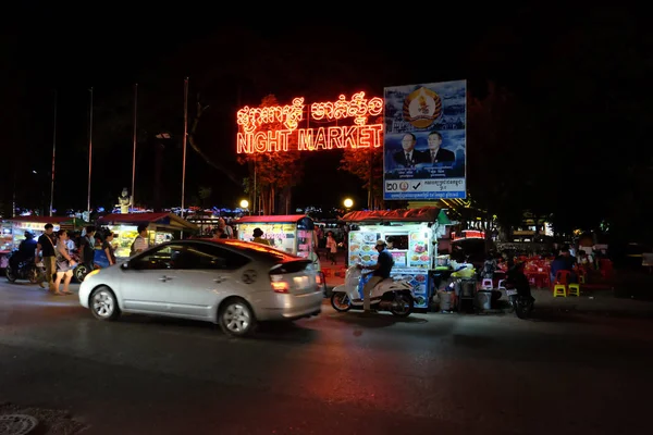 씨엠립 캄보디아 2018년 12월 09일 야시장의 거리에서 — 스톡 사진