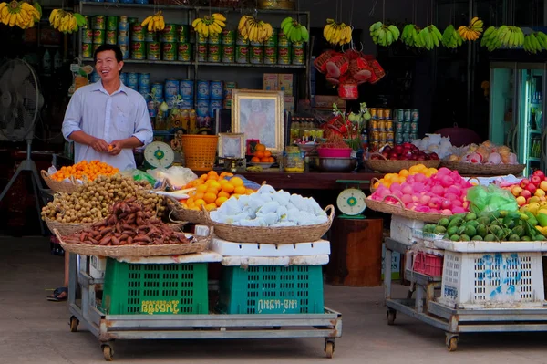 Cambodia Siem Reap 2018 Smiling Street Fruit Seller Baskets Tropical — Stock Photo, Image