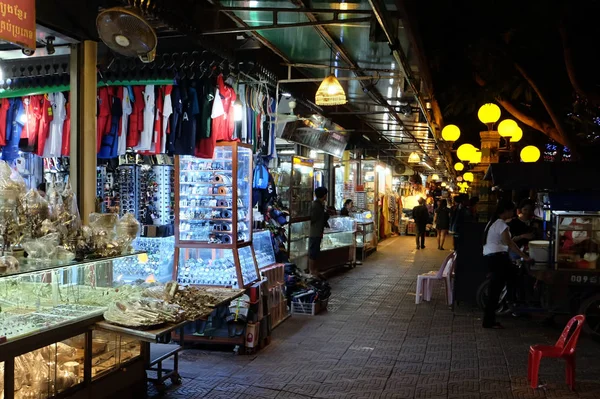 Siem Sklíz Kambodža Prosinec 2018 Prodej Suvenýrů Nočním Trhu Bazar — Stock fotografie