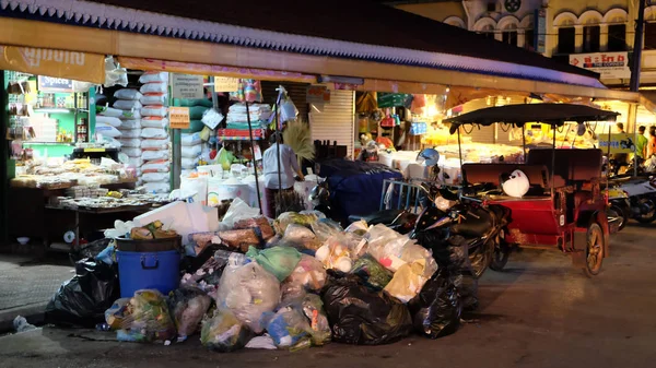 Siem Reap Cambodia December 2018 Big Pile Garbage City Street — стоковое фото