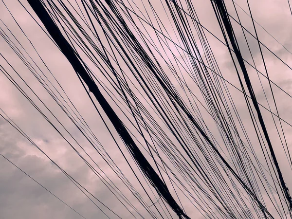 Hoogspanningslijnen Bewolkte Lucht Achtergrond Toning — Stockfoto