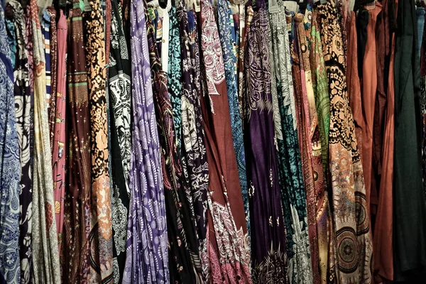 Eine Große Anzahl Von Bunten Tüchern Gemusterten Textilien Hintergrund — Stockfoto