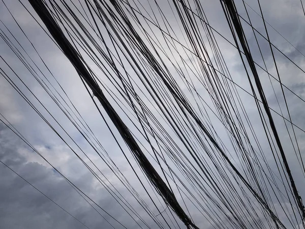 Linhas Energia Céu Nublado Fundo Tonificação — Fotografia de Stock