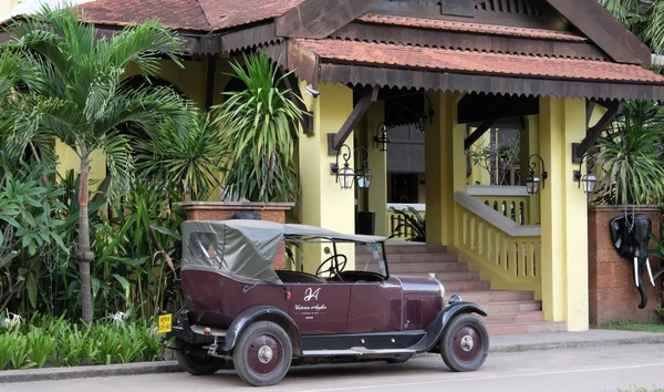 Siem Reap Kamboçya 2018 Evin Yakınına Park Edilmiş Tuval Çatılı — Stok fotoğraf