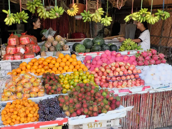 Siem Reap Cambodia December 2018 Two Girls Counter Lots Tropical — Stock Photo, Image