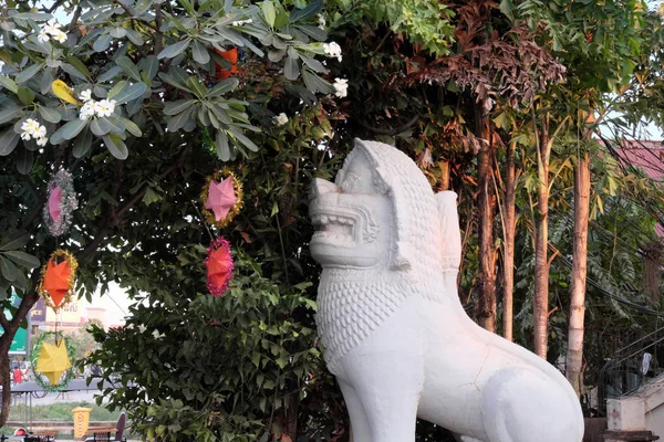 Siem Reap Cambodge Décembre 2018 Sculpture Pierre Blanche Lion Sous — Photo