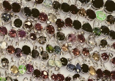 parlak ucuz kadın bijouterie, takı, parlak cam, arka plan