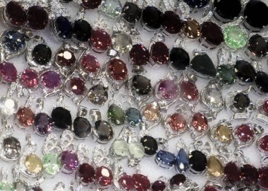 parlak ucuz kadın bijouterie, takı, parlak cam, arka plan