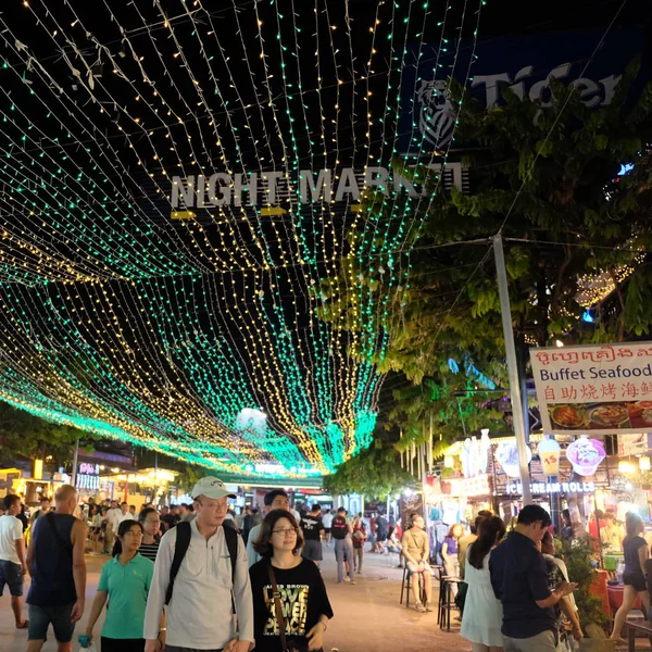 Siem Reap Kambodja December 2018 Personer Som Går Längs Turist — Stockfoto