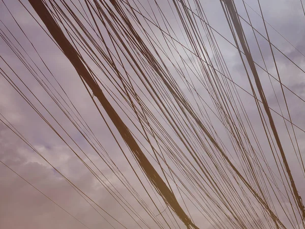 Hoogspanningslijnen Bewolkte Lucht Achtergrond Toning — Stockfoto