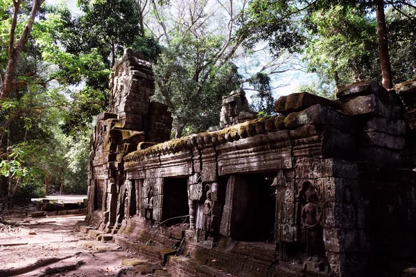 Ruinen Eines Mittelalterlichen Hauses Regenwald Alte Ruinen Dschungel Von Kambodscha — Stockfoto