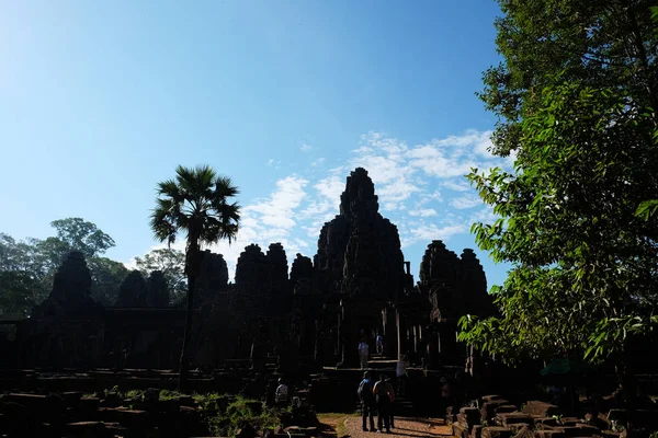 Сіємреап Камбоджа Грудня 2018 Туристи Прогулянку Сфотографуватися Біля Храму Байон — стокове фото