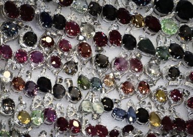 parlak ucuz kadın bijouterie, takı, parlak cam, arka plan