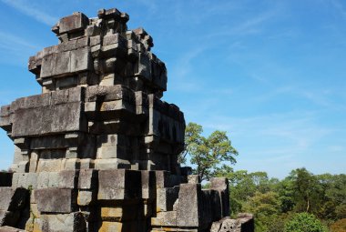 Taş bloklardan oluşan antik kule. Antik taş binalar.