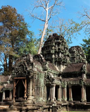 Kamboçya'daki Ta Prohm tapınak kompleksinin kalıntıları. Khmer İmparatorluğu'nun mimari mirası. Dünya mimarisinin başyapıtı.
