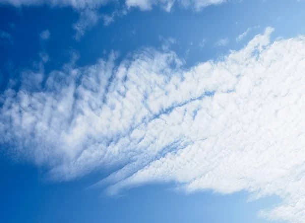 아름다운 서러스 구름과 — 스톡 사진