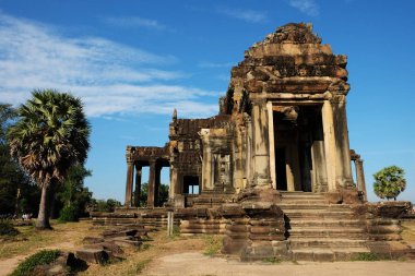 Kamboçya Angkor tapınak kompleksi harap bina. Güneydoğu Asya ülkelerinin ortaçağ mimarisi.