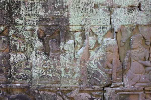 캄보디아 사원의 베이스 릴리프 조각의 — 스톡 사진