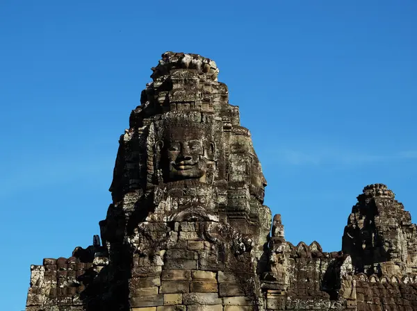Огромное Человеческое Лицо Каменных Блоков Огромные Человеческие Лица Башнях Храма — стоковое фото
