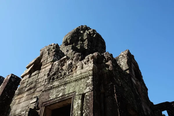 Угол Средневековой Каменной Башни Фрагмент Древнего Кхмерского Храма Байон — стоковое фото